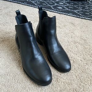 Faux Leather Chelsea boots 🖤